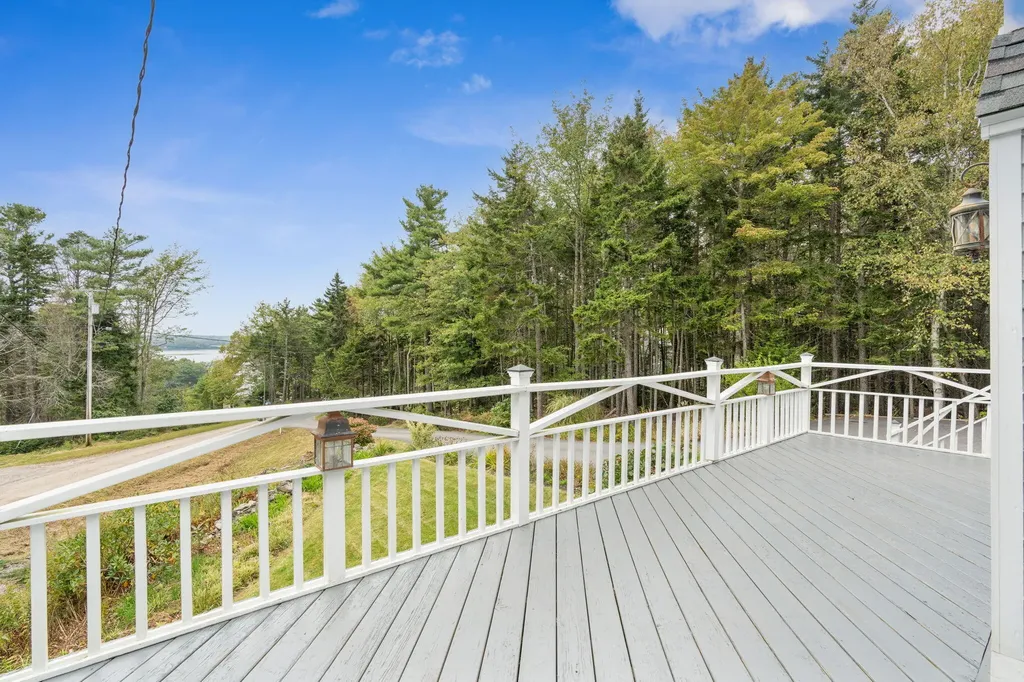 111 Reach Road Harpswell ME 04079