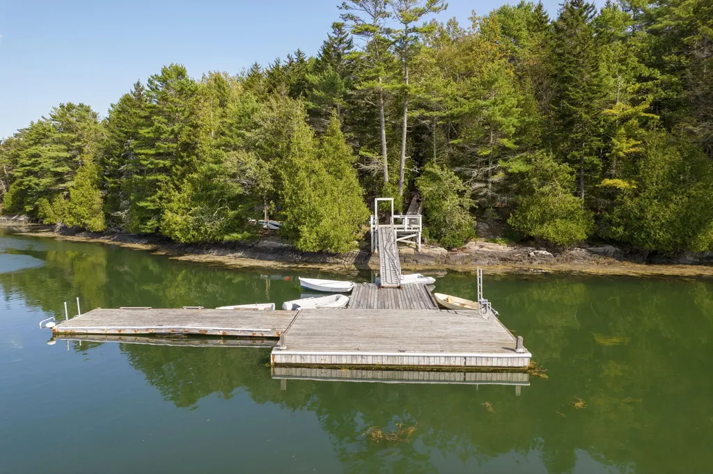 111 Reach Road Harpswell ME 04079