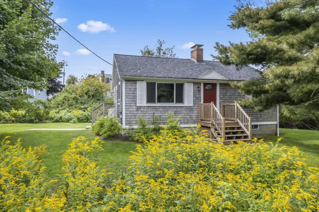 19 Iris Avenue York ME 03909