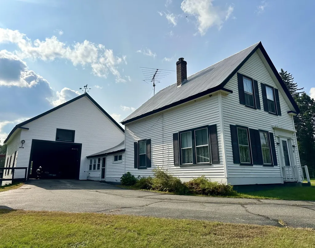 35 Memorial Park Lane Wayne ME 04284