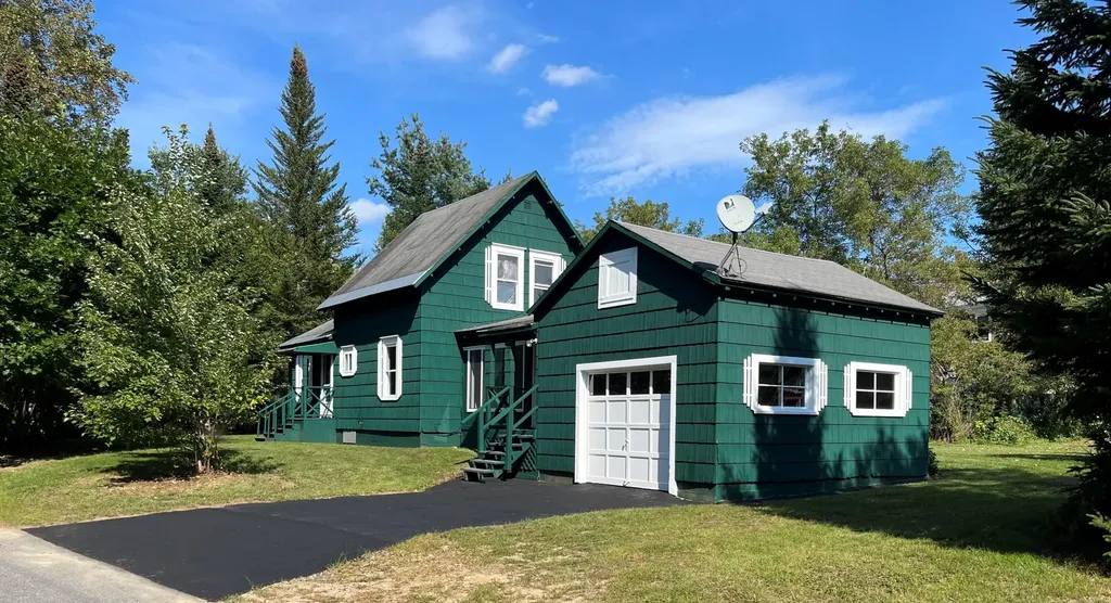 17 Pine Street Dixfield ME 04224