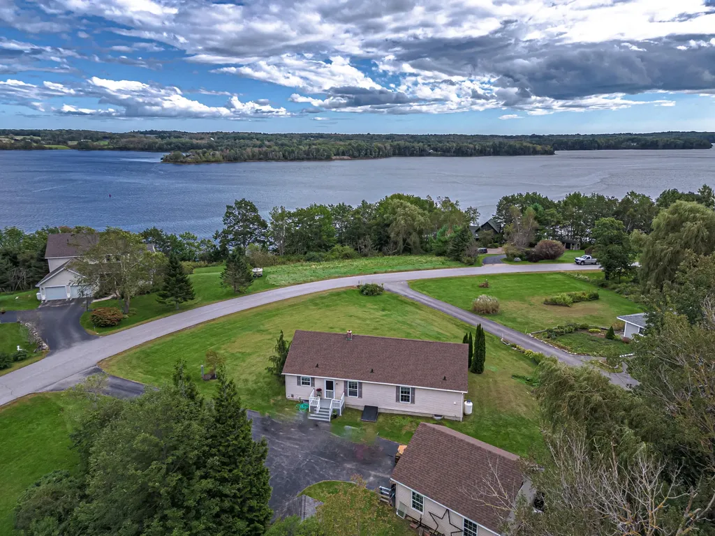 63 Bobolink Lane Thomaston ME 04861