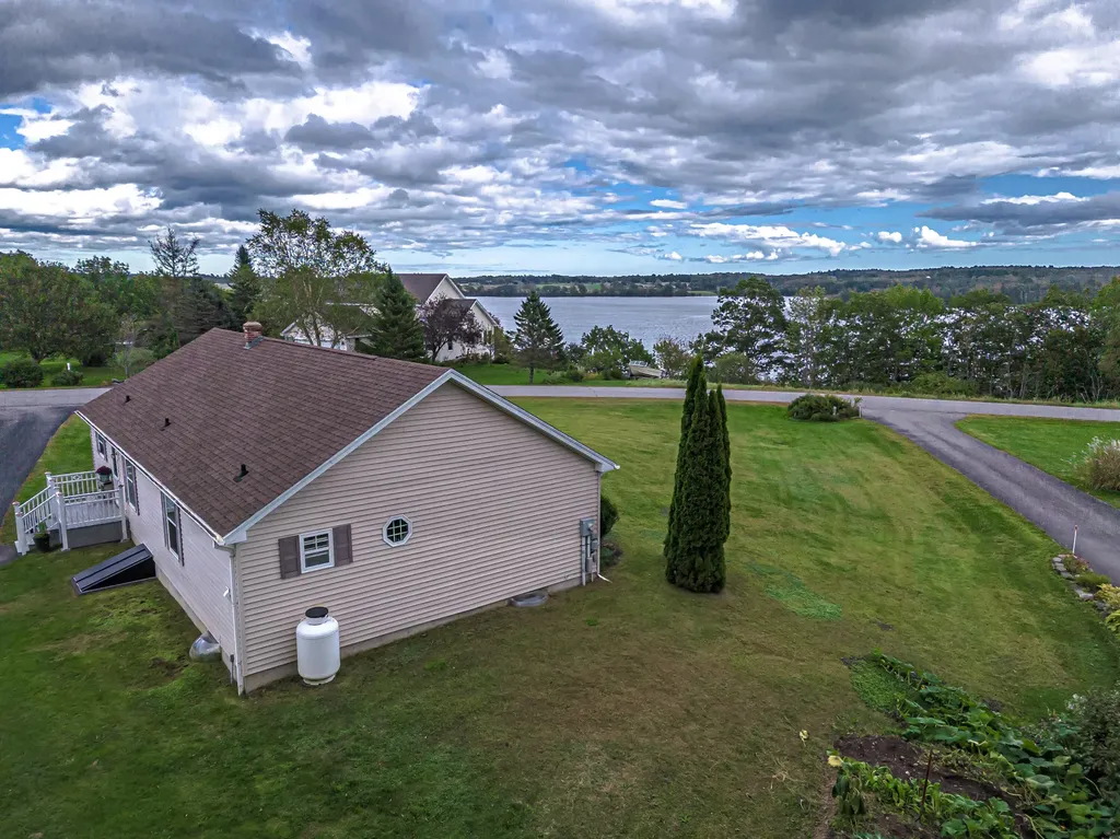 63 Bobolink Lane Thomaston ME 04861
