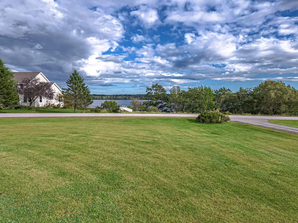 63 Bobolink Lane Thomaston ME 04861
