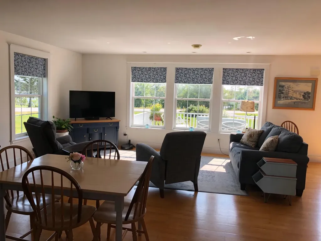 63 Bobolink Lane Thomaston ME 04861