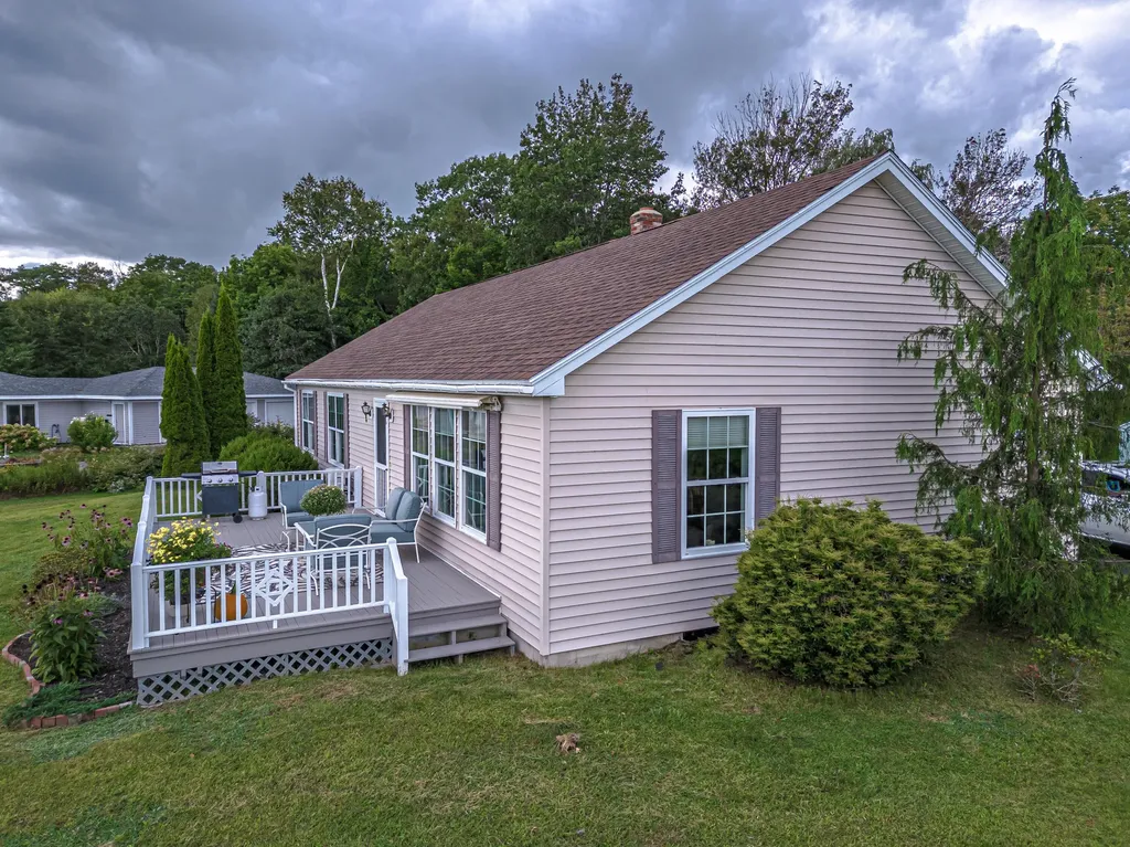 63 Bobolink Lane Thomaston ME 04861