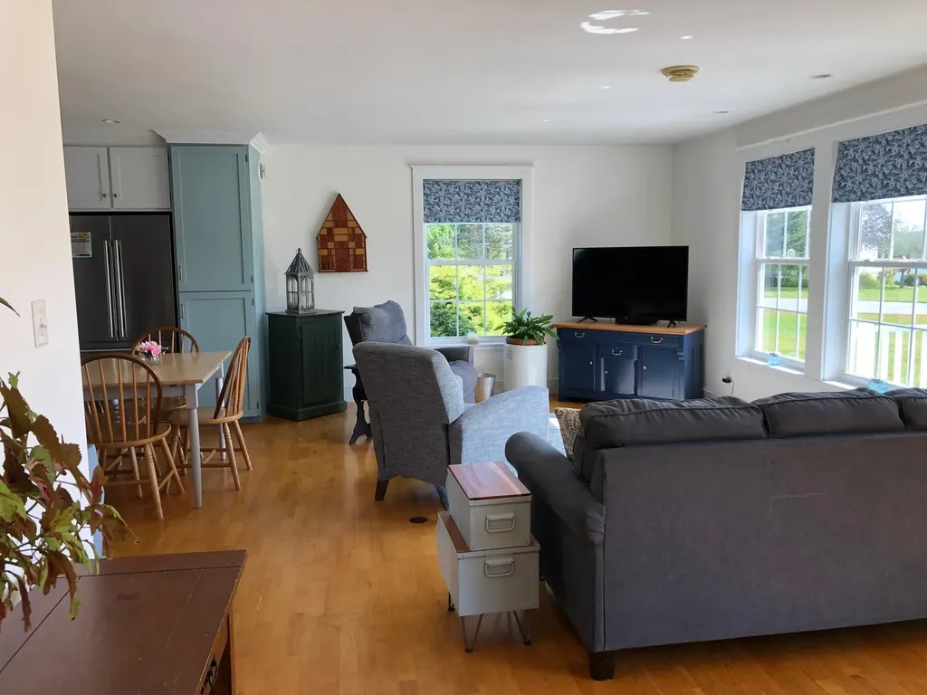 63 Bobolink Lane Thomaston ME 04861