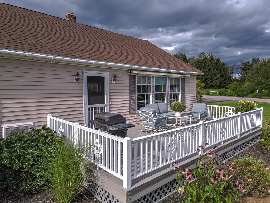 63 Bobolink Lane Thomaston ME 04861
