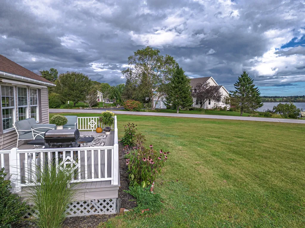 63 Bobolink Lane Thomaston ME 04861