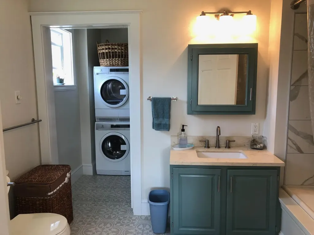 63 Bobolink Lane Thomaston ME 04861