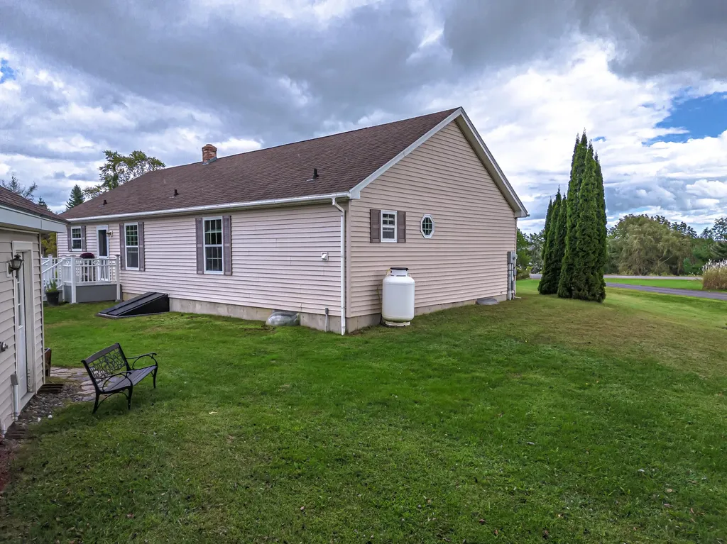 63 Bobolink Lane Thomaston ME 04861