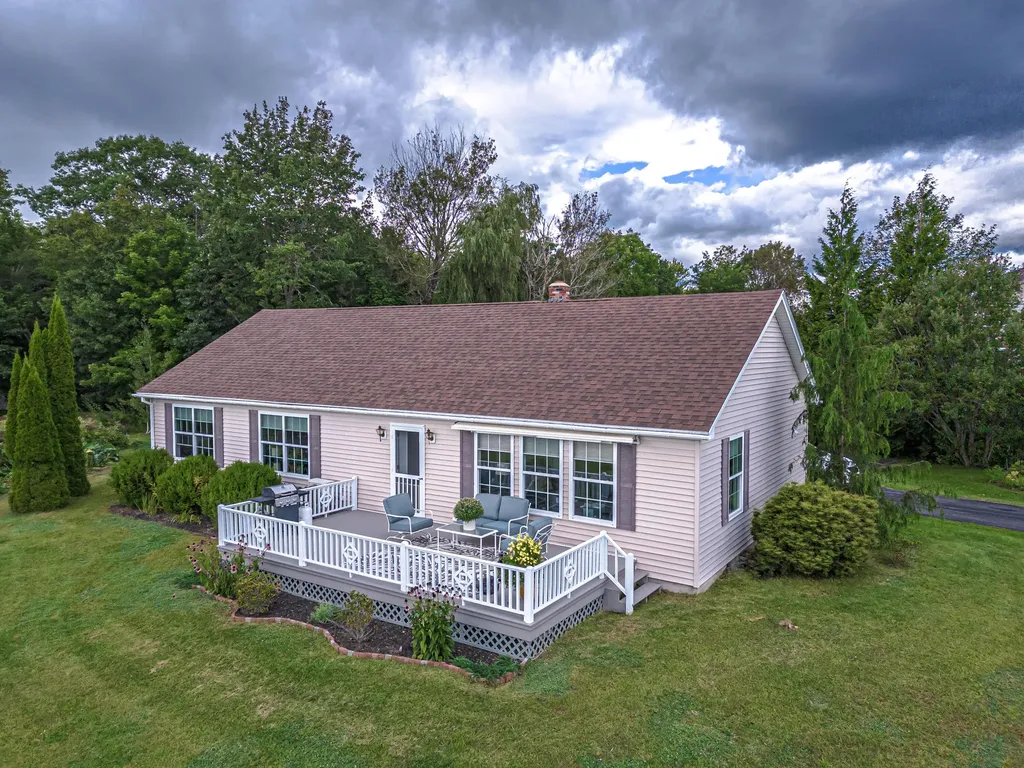 63 Bobolink Lane Thomaston ME 04861