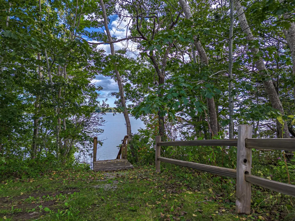 63 Bobolink Lane Thomaston ME 04861