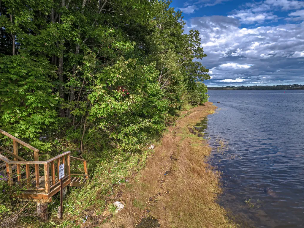 63 Bobolink Lane Thomaston ME 04861