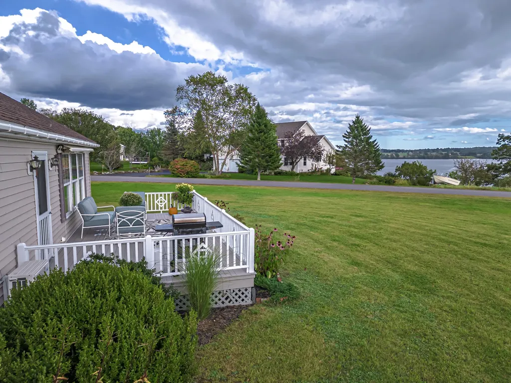 63 Bobolink Lane Thomaston ME 04861