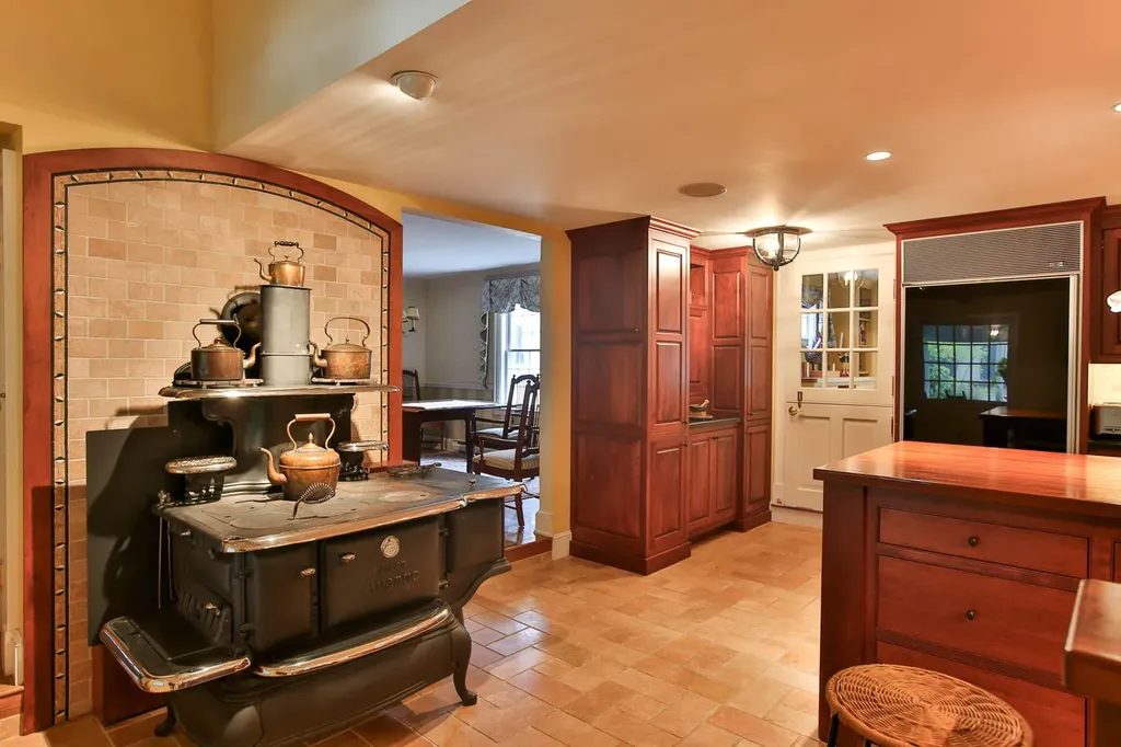 112 Shore Road York ME 03902