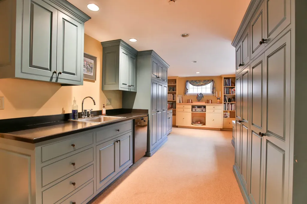 112 Shore Road York ME 03902