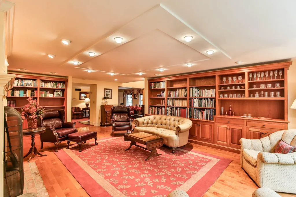 112 Shore Road York ME 03902