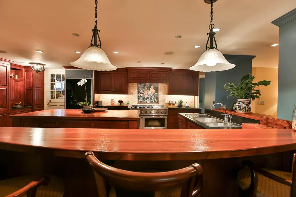 112 Shore Road York ME 03902