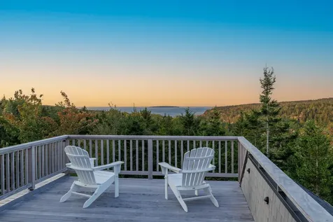 21&10 Phoenix Bar Harbor ME 04609