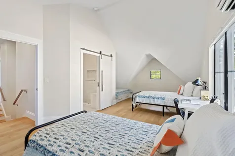 31 Underwood Road Falmouth ME 04105