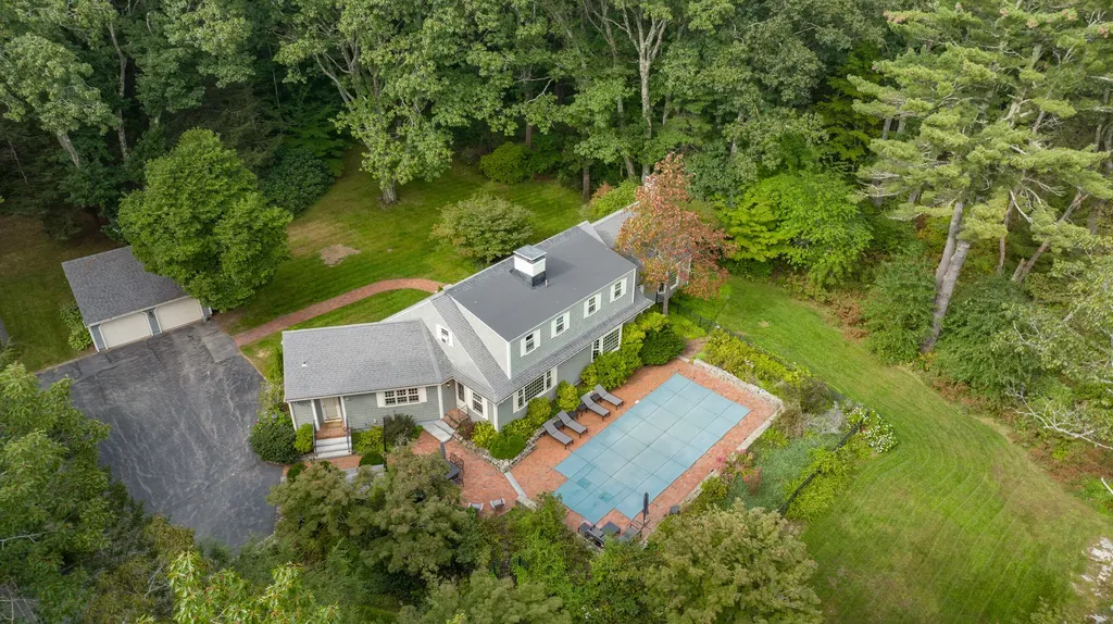 10 Spruce Lane Cumberland ME 04110