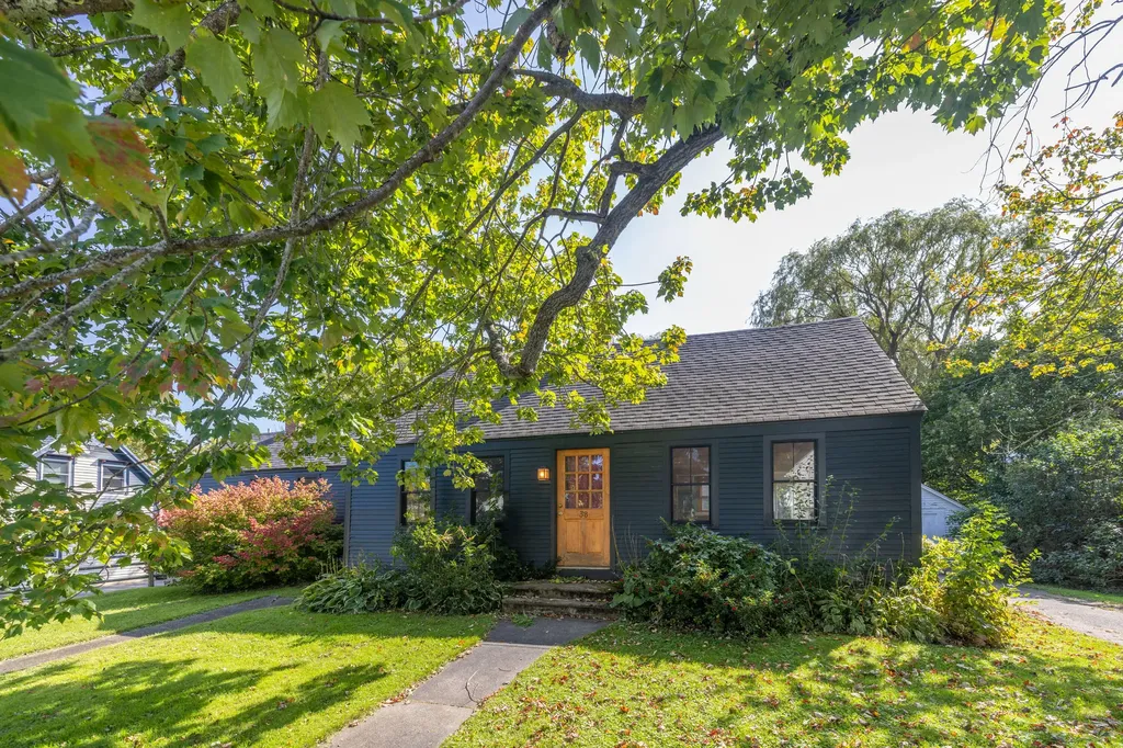 38 Holmes Street Rockland ME 04841