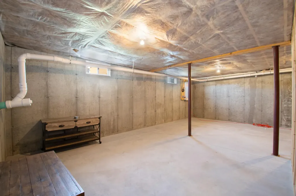 8 Champagne Lane Lisbon ME 04250