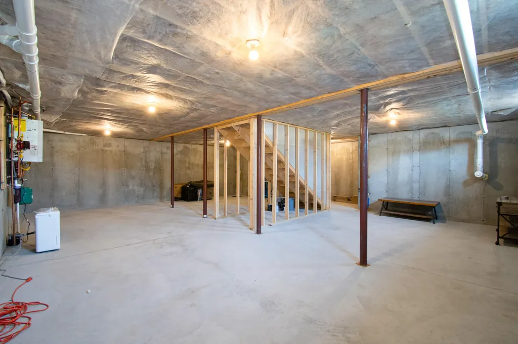 8 Champagne Lane Lisbon ME 04250