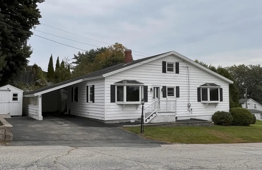 17 Irwin Street Lewiston ME 04240