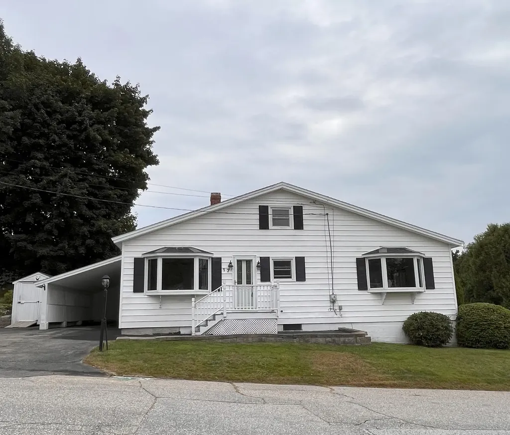 17 Irwin Street Lewiston ME 04240
