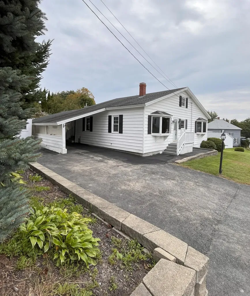 17 Irwin Street Lewiston ME 04240