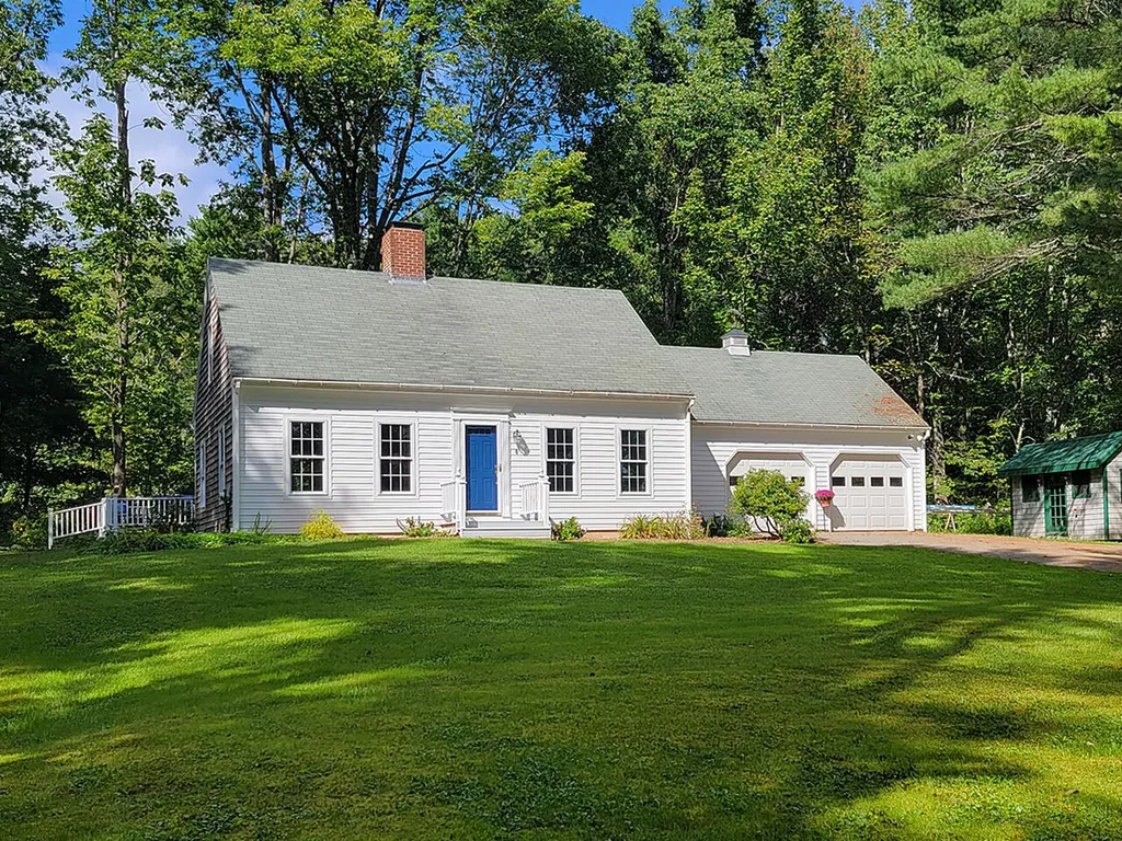 8 Holmes Lane Damariscotta ME 04543