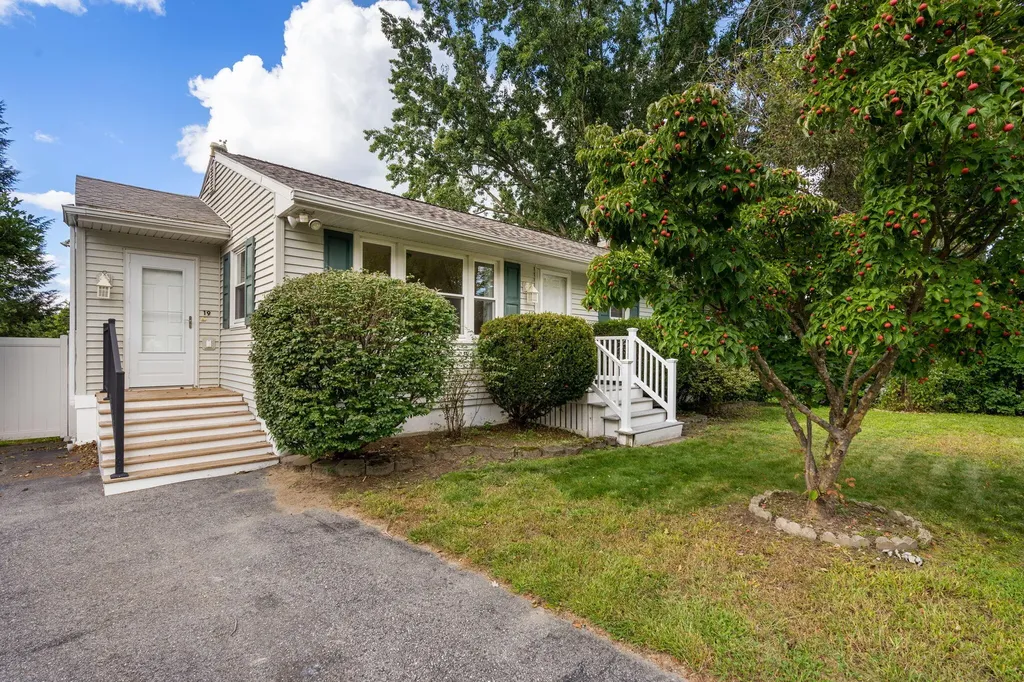 19 Dearborn Avenue Biddeford ME 04005