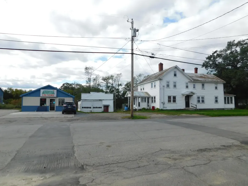 34 Commercial Street Hartland ME 04943