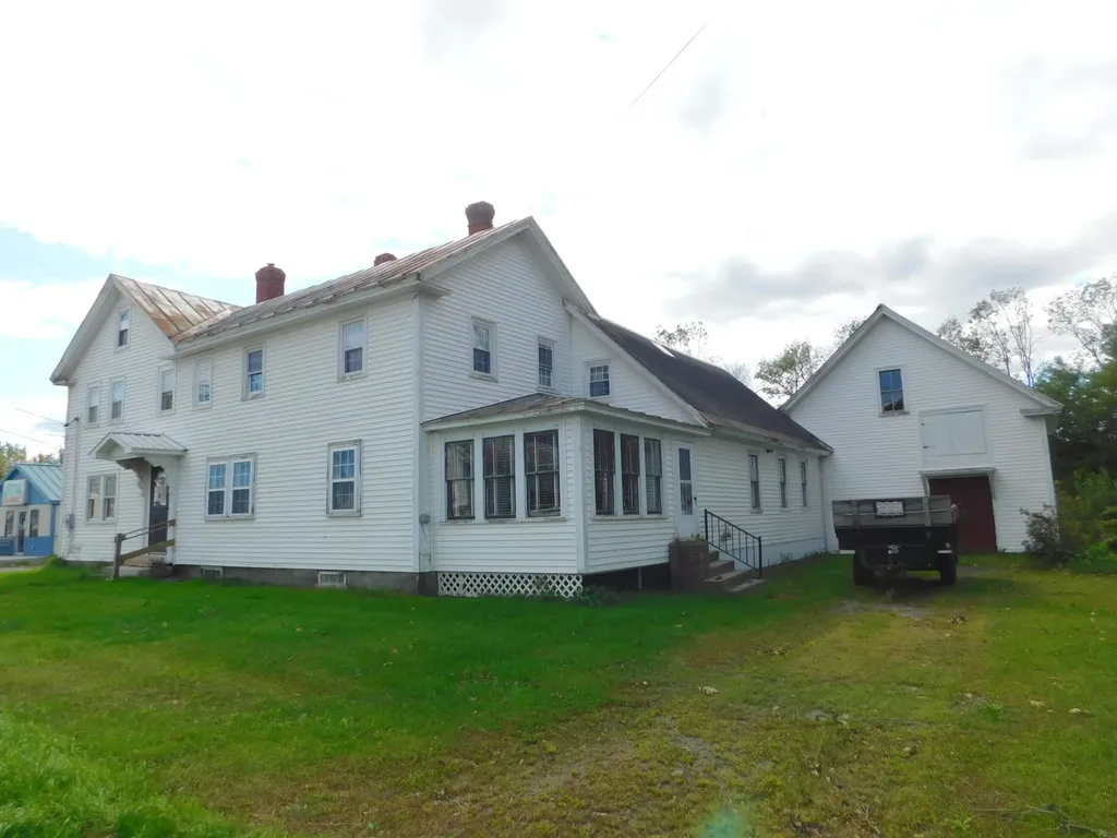 34 Commercial Street Hartland ME 04943