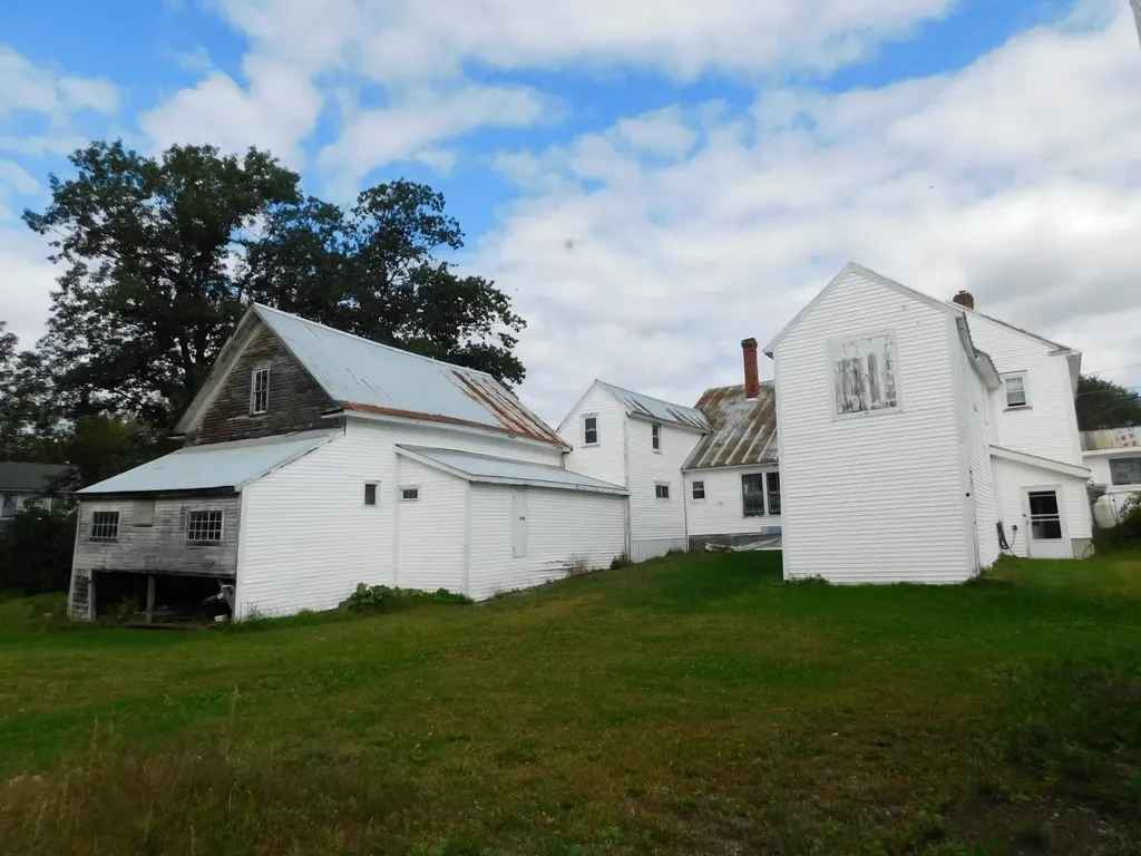 34 Commercial Street Hartland ME 04943
