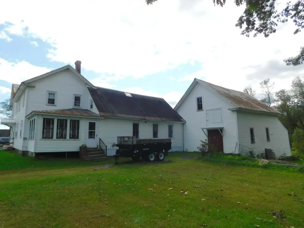 34 Commercial Street Hartland ME 04943