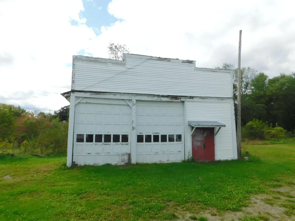 34 Commercial Street Hartland ME 04943