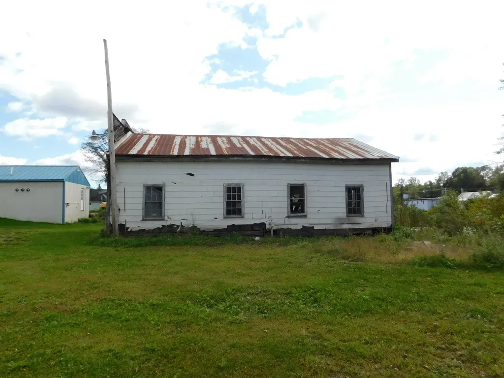 34 Commercial Street Hartland ME 04943