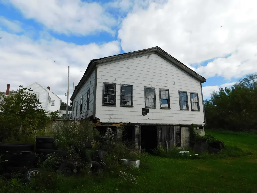 34 Commercial Street Hartland ME 04943