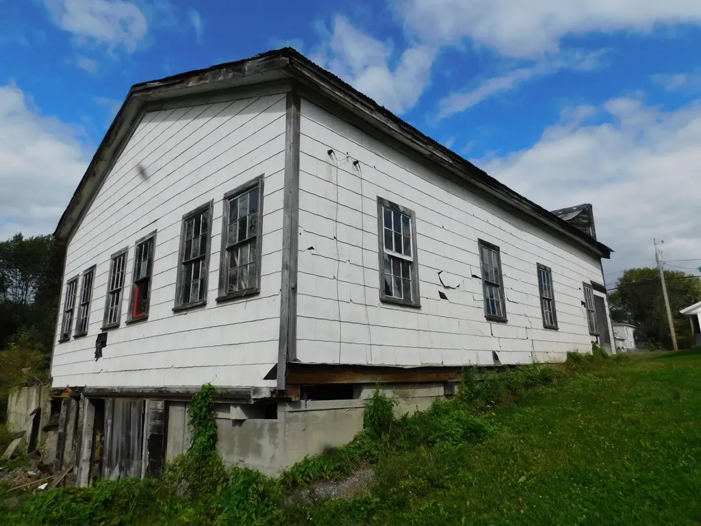 34 Commercial Street Hartland ME 04943