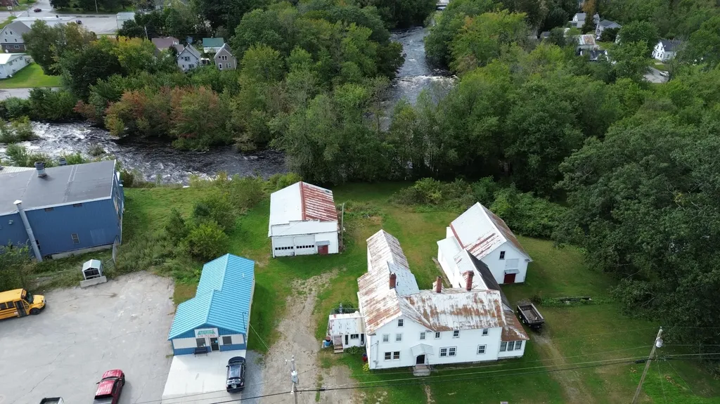 34 Commercial Street Hartland ME 04943