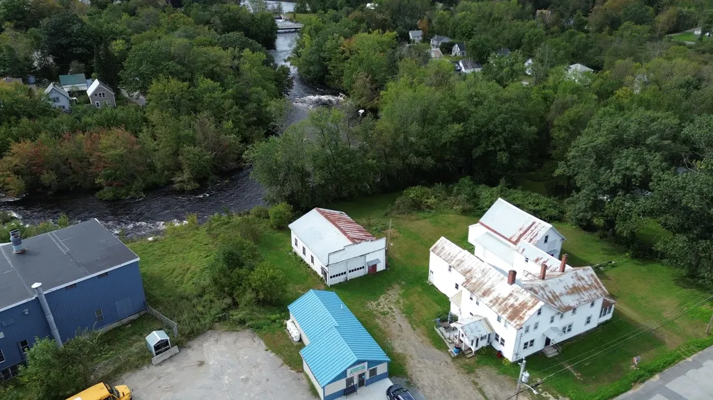 34 Commercial Street Hartland ME 04943