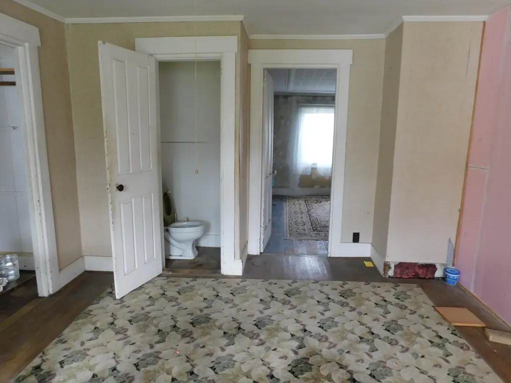 34 Commercial Street Hartland ME 04943