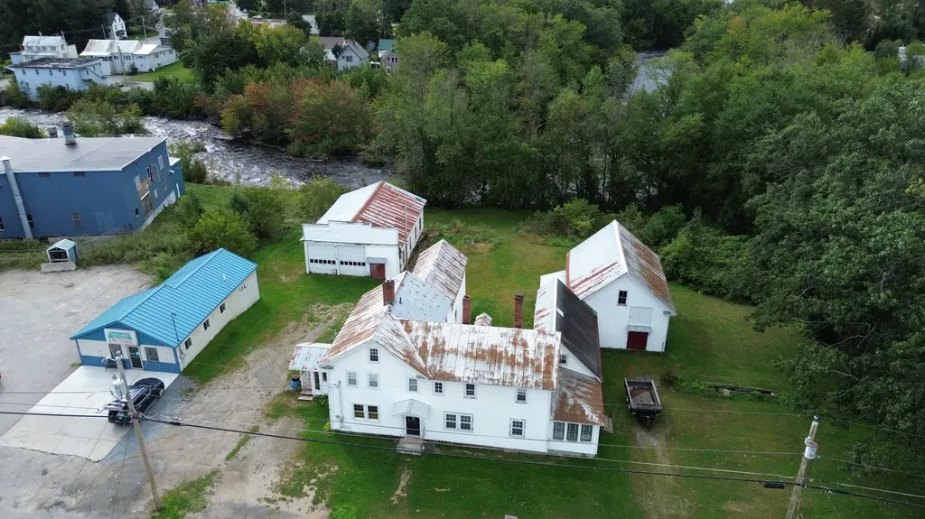 34 Commercial Street Hartland ME 04943
