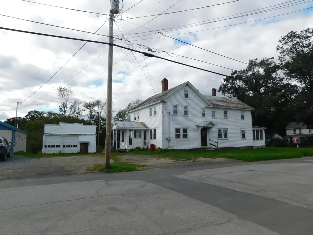 34 Commercial Street Hartland ME 04943
