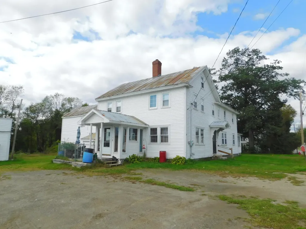 34 Commercial Street Hartland ME 04943