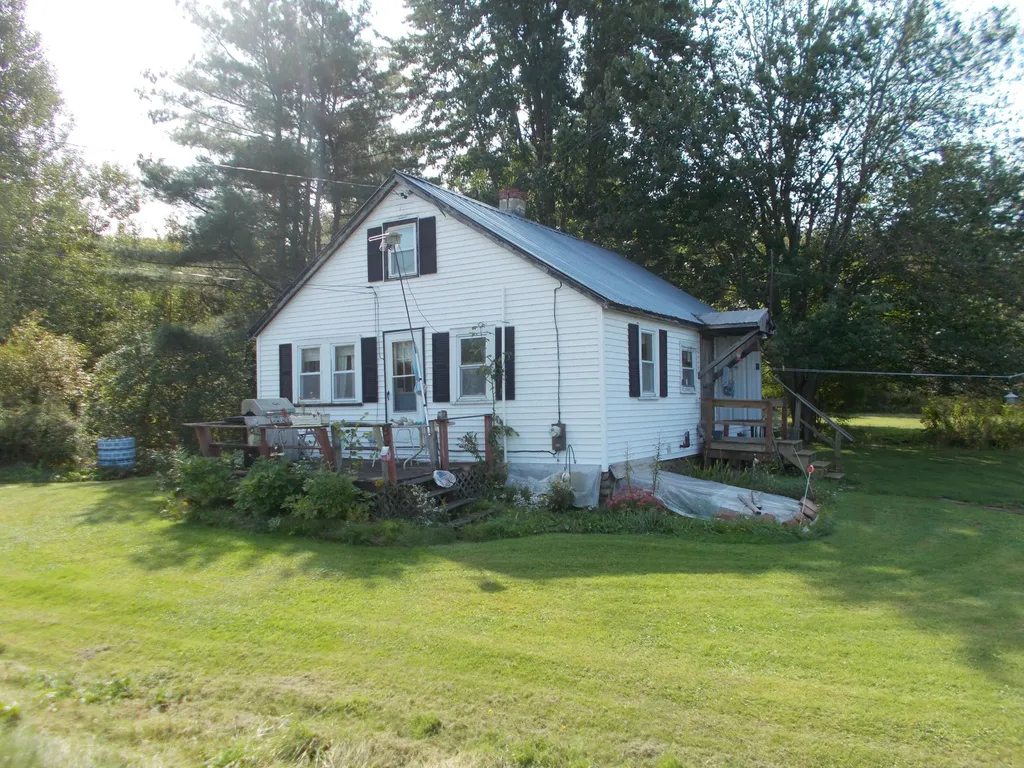 33 Quaker Hill Road Unity ME 04988