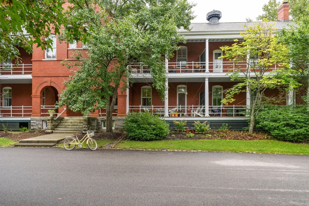 90 Mckinley Court Portland ME 04109